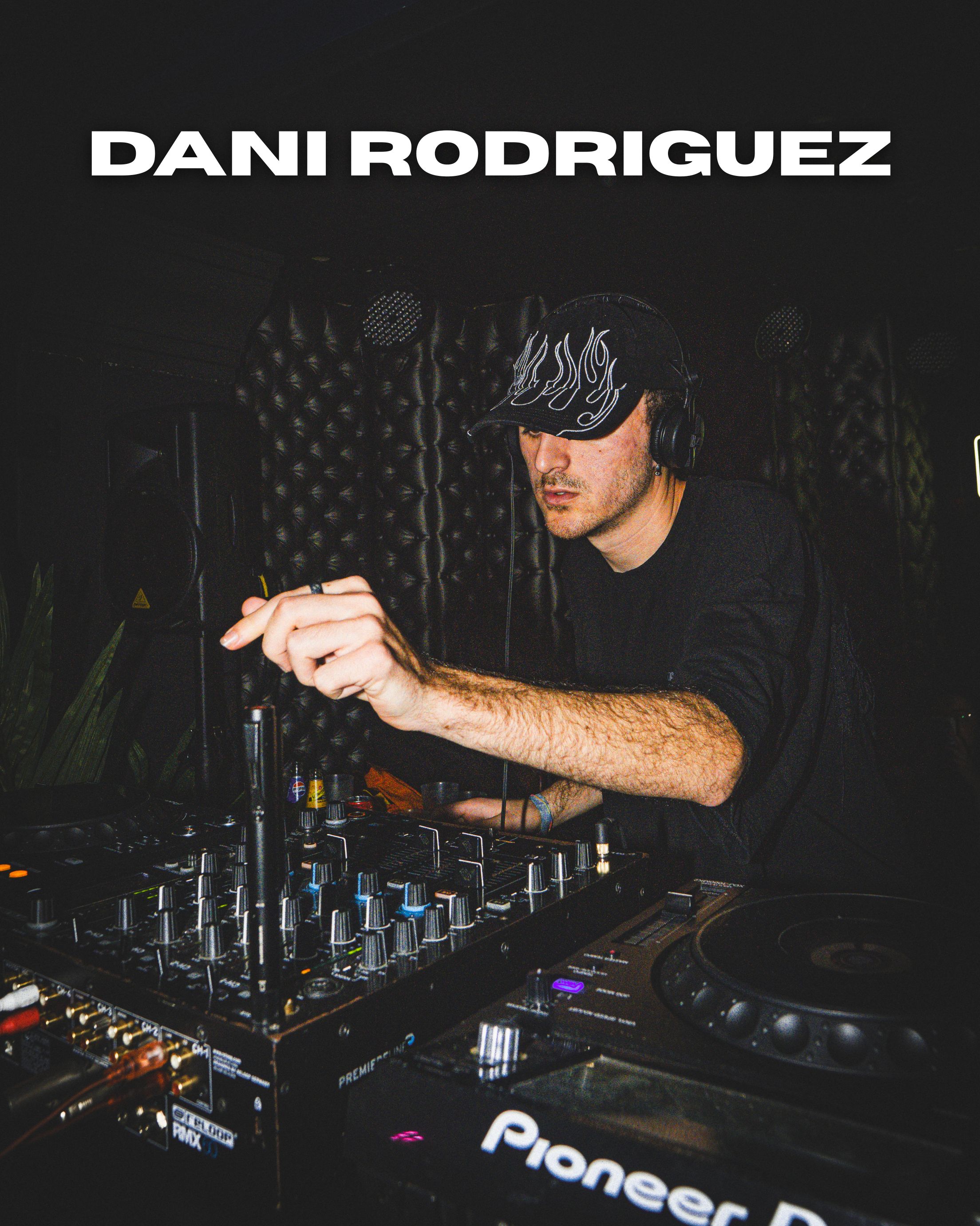 Dani Rodriguez pinchando